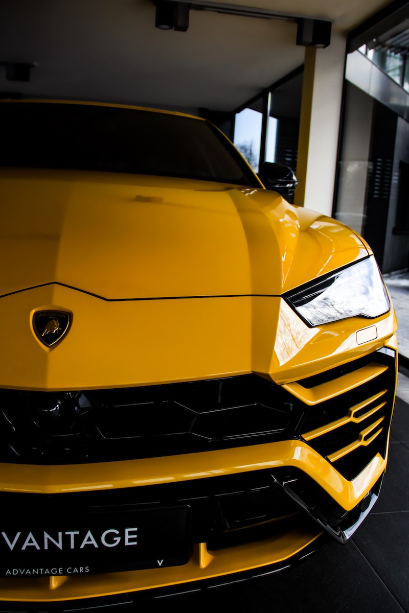 yellow Lamborghini vehicle close-up photo