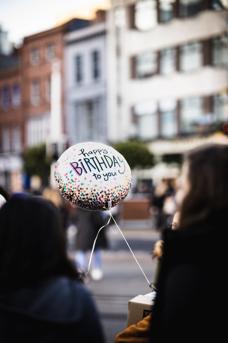 selective focus photography of happy birthday balloon